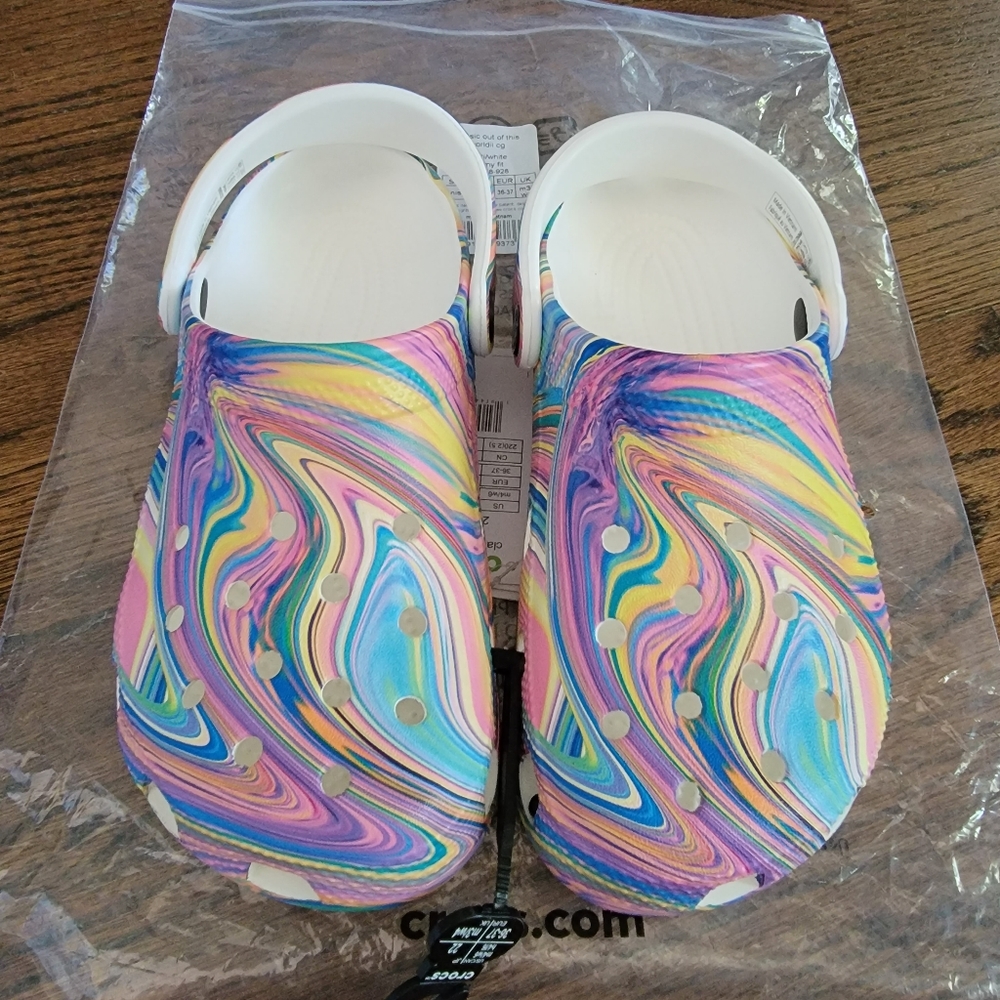 NWT Crocs, Size M4/W6